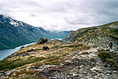 Parco Jotunheimen, Norvegia. Il Lagtunga e il lago Gjende sullo sfondo. 